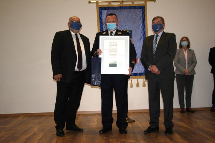 Slika /PU_ZG/slike/PUZ/2020/STUDENI/NAGRADA PP-i Dugo Selo/foto2.jpg
